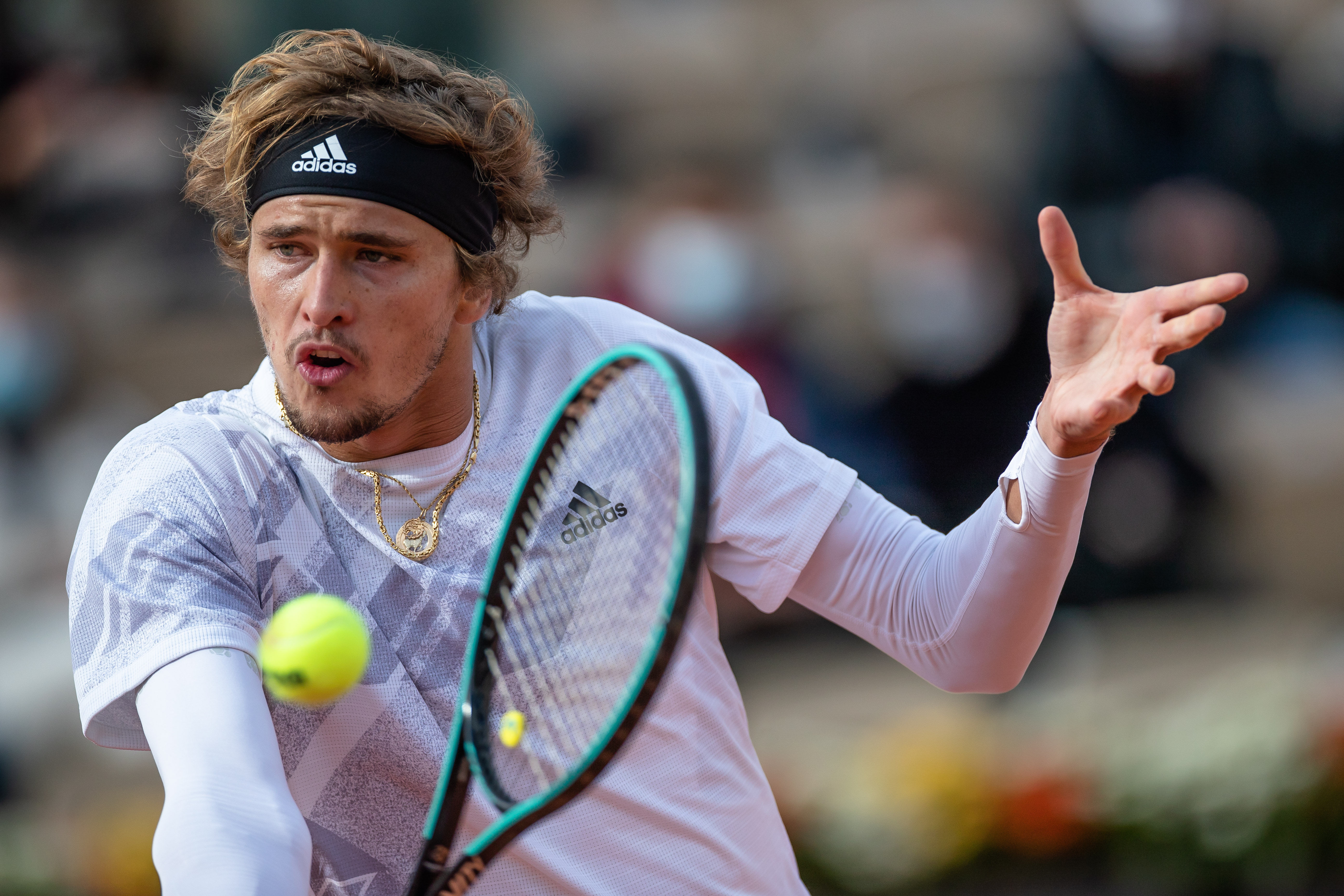 对抗与更多 对抗与更多