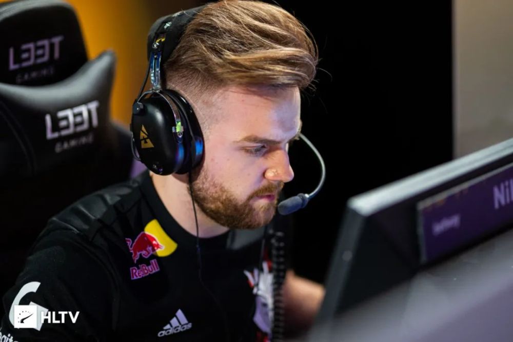 围一路高歌 围一路高歌